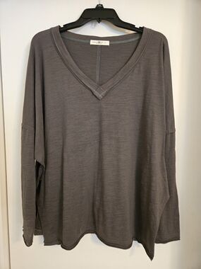 NATURAL LIFE Women's Long Sleeve V-Neck Tee in Charcoal Gray
